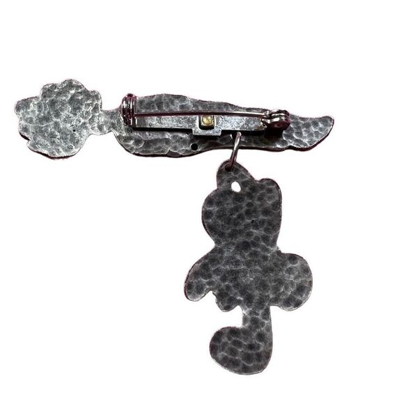 Rabbit Hanging From A Carrot Brooch - Picture 2 of 4